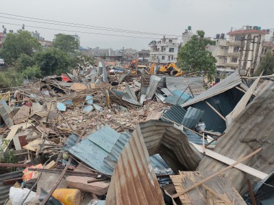  जडिबुटी क्षेत्रमा अतिक्रमित भूमि खाली गर्ने क्रममा तनाव, भत्काउने कार्य रोकियो 